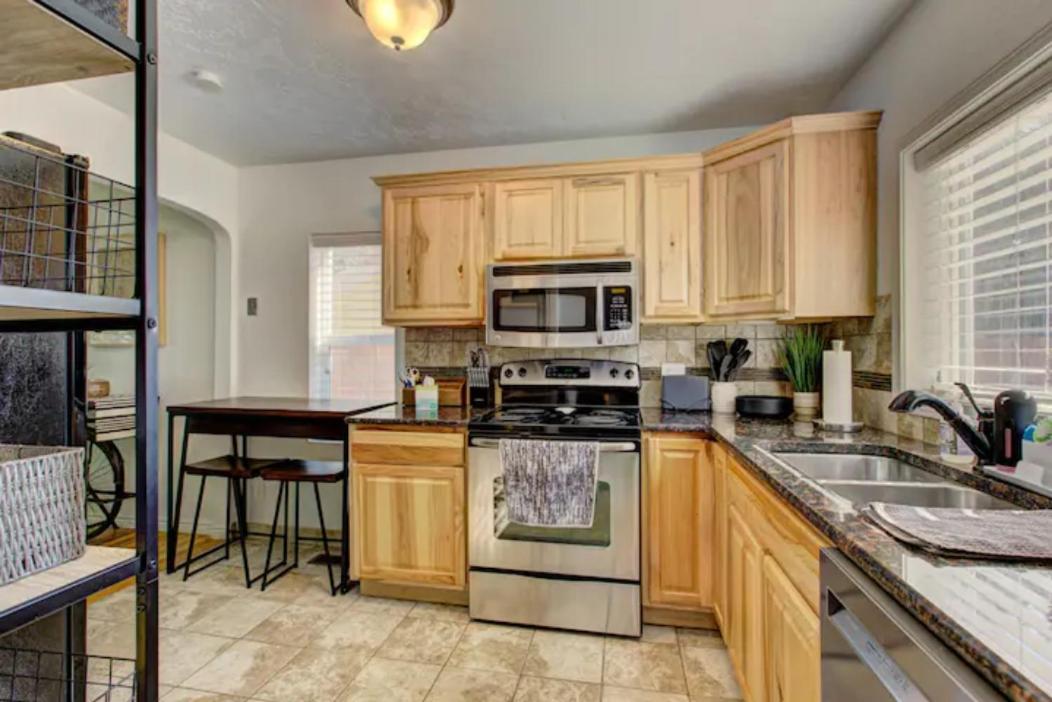 Home Sweet Idahome, Feels Like Home With All The Decor You Wish You Could Afford King Bed In Master, Fully Fenced Dog Friendly Yard, A Few Blocks From Bsu And Downtown Boise, Your Perfect Stay! Exterior foto